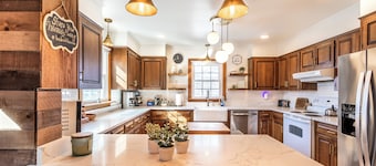 Quaint Elkton Home Near Shenandoah National Park!
