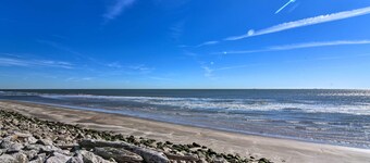 2 Blocks to Surfside Beach: A-frame Home w/ Deck