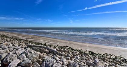 2 Blocks to Surfside Beach: A-frame Home w/ Deck