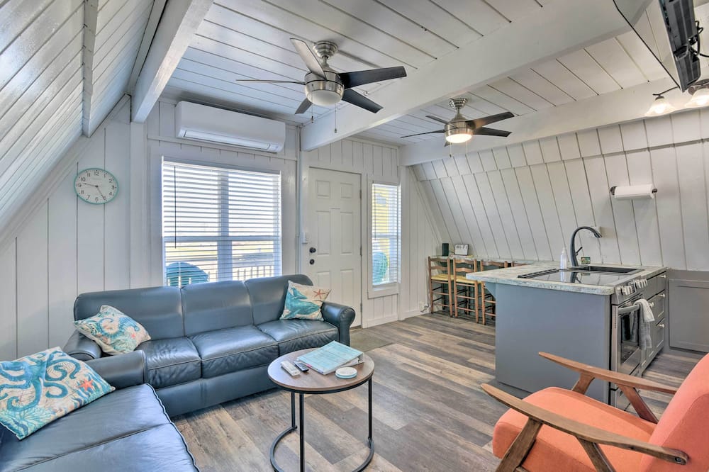 2 Blocks to Surfside Beach: A-frame Home w/ Deck - Quintana, TX