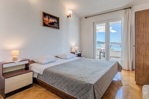 4 bedrooms, iron/ironing board, free WiFi, bed sheets - Seafront apt With Terrace, 4 Bedrooms and Mooring (Rogoznica)