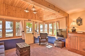 Cottage (2 Bedrooms) | Interior - 1/2 Mi to Dtwn Suttons Bay! Lakefront Cottage (Suttons Bay)