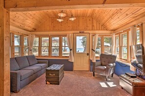 Mökki (2 Bedrooms) | Sisätilat