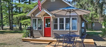 Suttons Bay 'bayview Cottage' w/ Deck & Gas Grill!