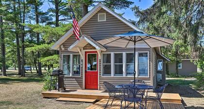 Suttons Bay 'bayview Cottage' w/ Deck & Gas Grill!