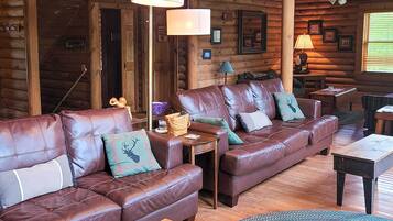 House (6 Bedrooms) | Interior