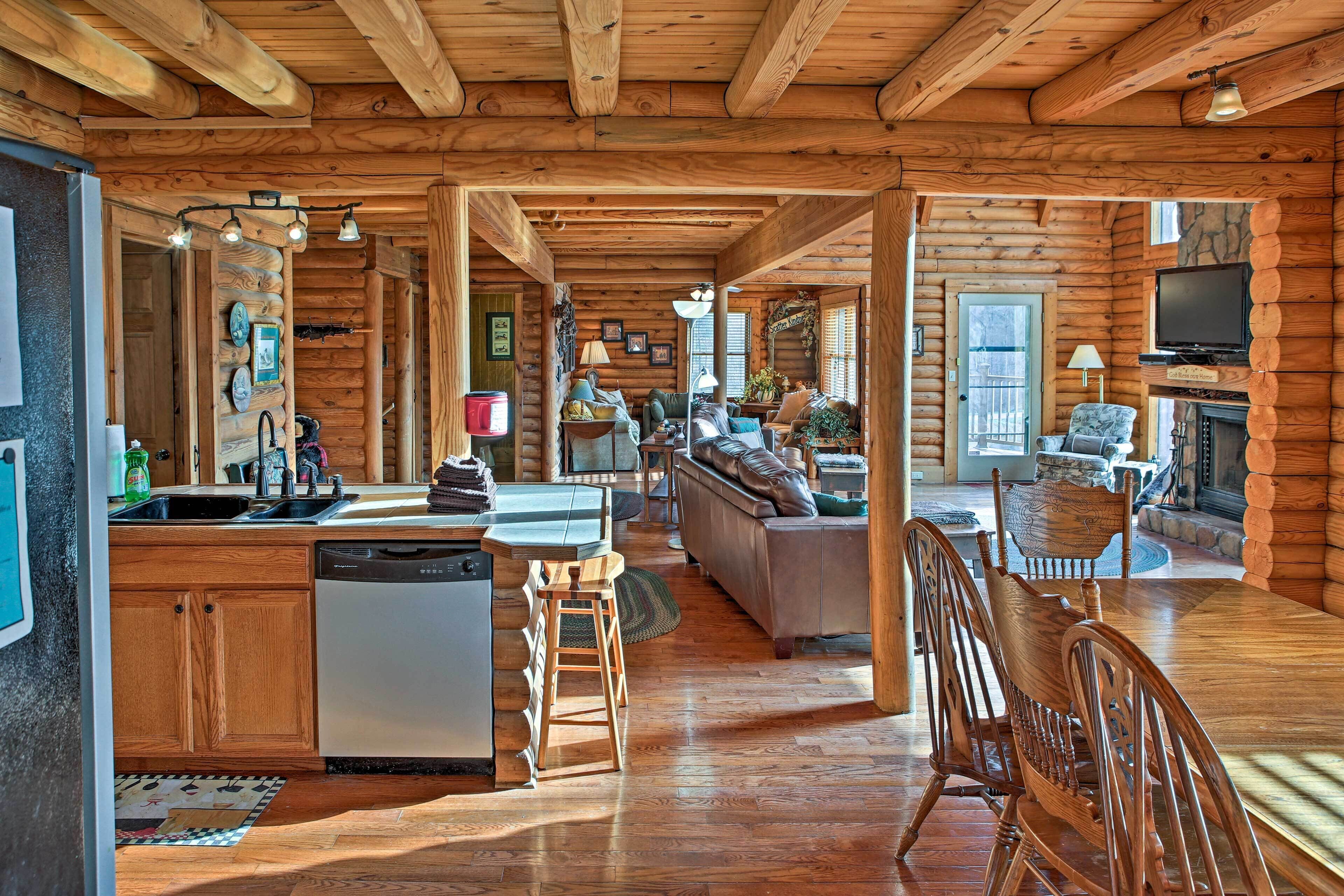 House (6 Bedrooms) | Interior