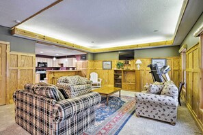 House (5 Bedrooms) | Interior
