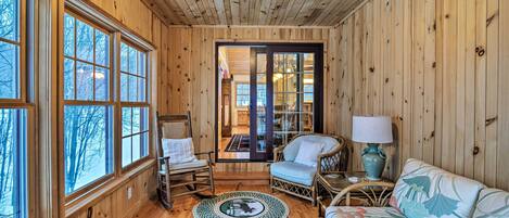 House (5 Bedrooms) | Interior
