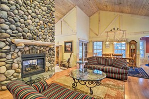 House (5 Bedrooms) | Interior