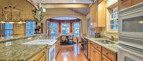 المنشأة من الداخل