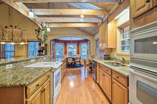 2 Mi to Schuss Mtn! Northern Retreat w/ Game Room