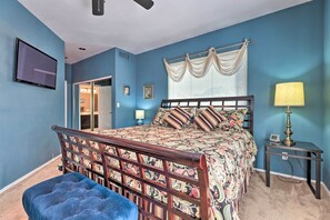 Interior - Phoenix Townhome w/ Pool Access, 13 Mi to Old Town (Phoenix)