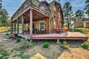 Terrace/patio - New! Cheery Ruidoso Cabin w/ Valley-view Balcony (Ruidoso)