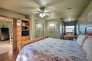 Cottage (1 Bedroom) | Interior - Broken Bow Cottage w/ Deck, Hot Tub & Fire Pit! (Broken Bow)