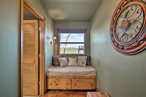 Cottage (1 Bedroom) | Interior - Broken Bow Cottage w/ Deck, Hot Tub & Fire Pit! (Broken Bow)