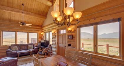 Yellowstone Cabin w/ Stunning Mountain Views