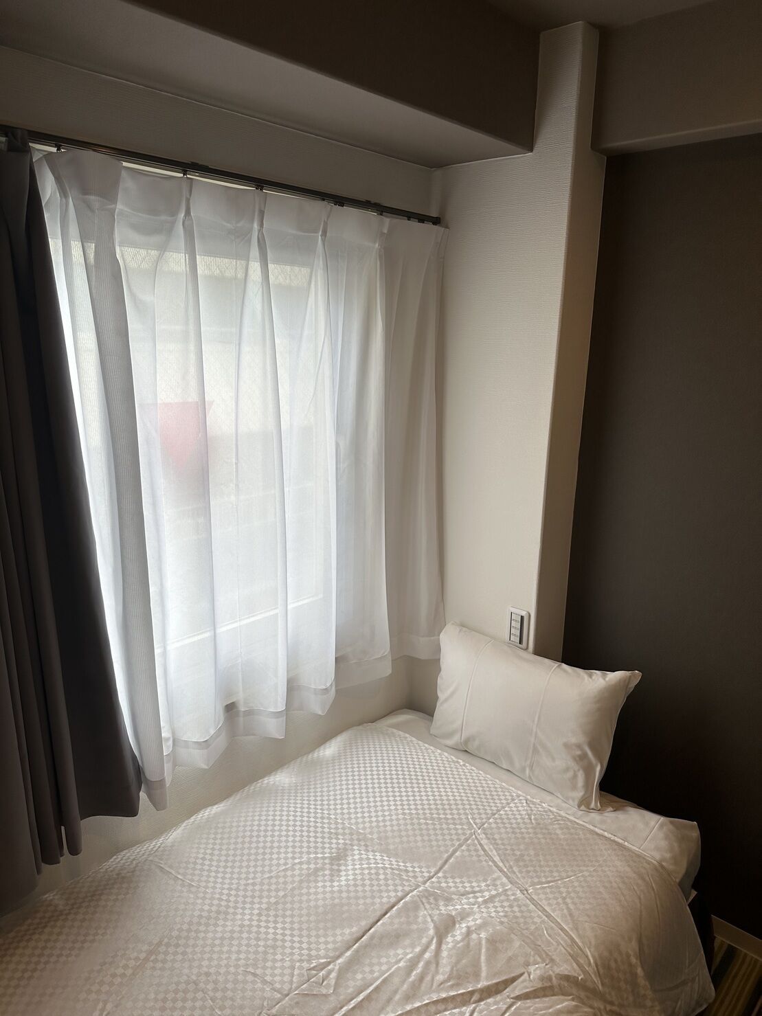 Soundproofing, free WiFi, bed sheets