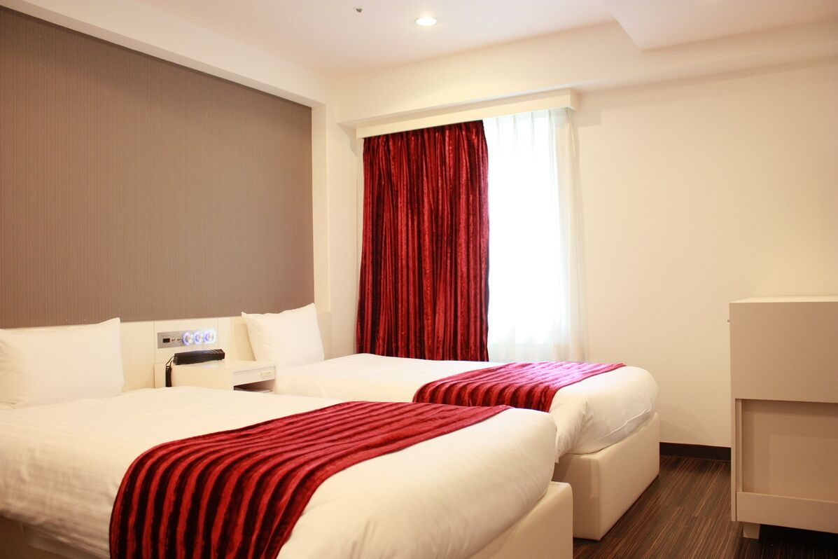 Soundproofing, free WiFi, bed sheets