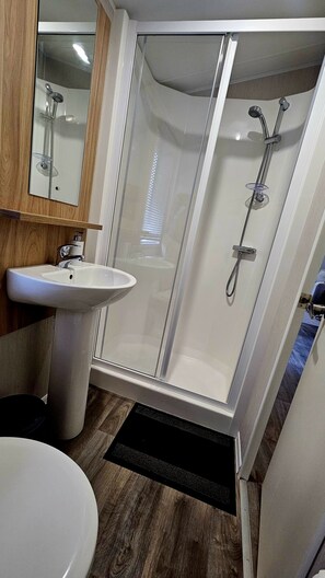 Shower, towels