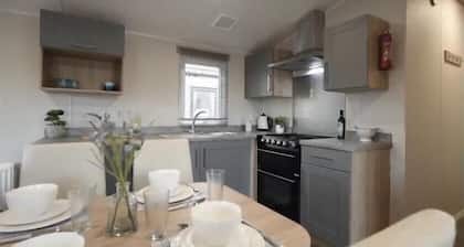 Charming 3-Bed Caravan in Colchester Mersea island