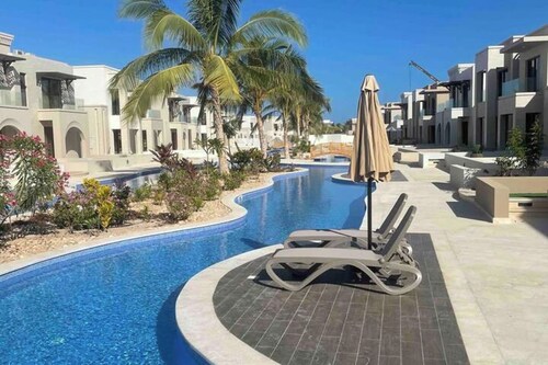 Villa - Sleeps 2 - Pool - Parking