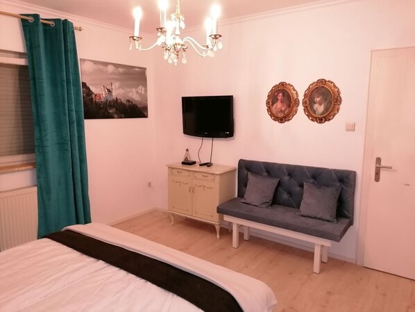 1 bedroom, bed sheets