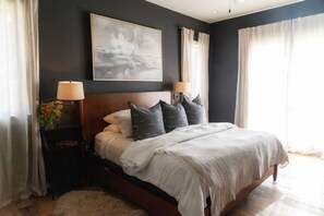 4 bedrooms, iron/ironing board, WiFi, bed sheets