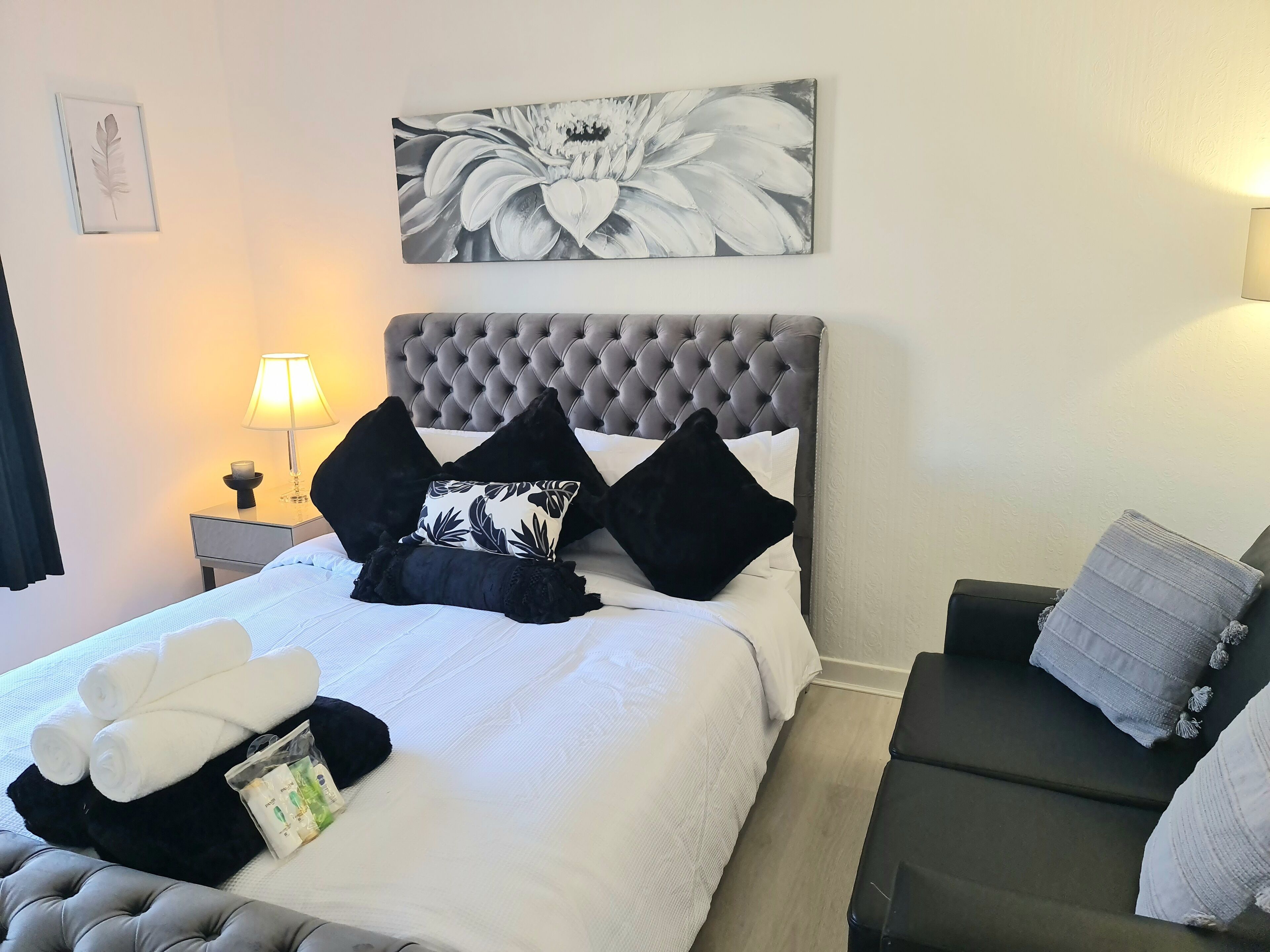 3 bedrooms, iron/ironing board, WiFi, bed sheets