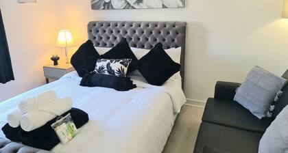 Apartment Sleeps 7 Near Attractions