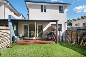 Terrace/patio - LUXURY HAVEN! Beautiful, central, wifi & spacious! Walking to everything! (Yamba)