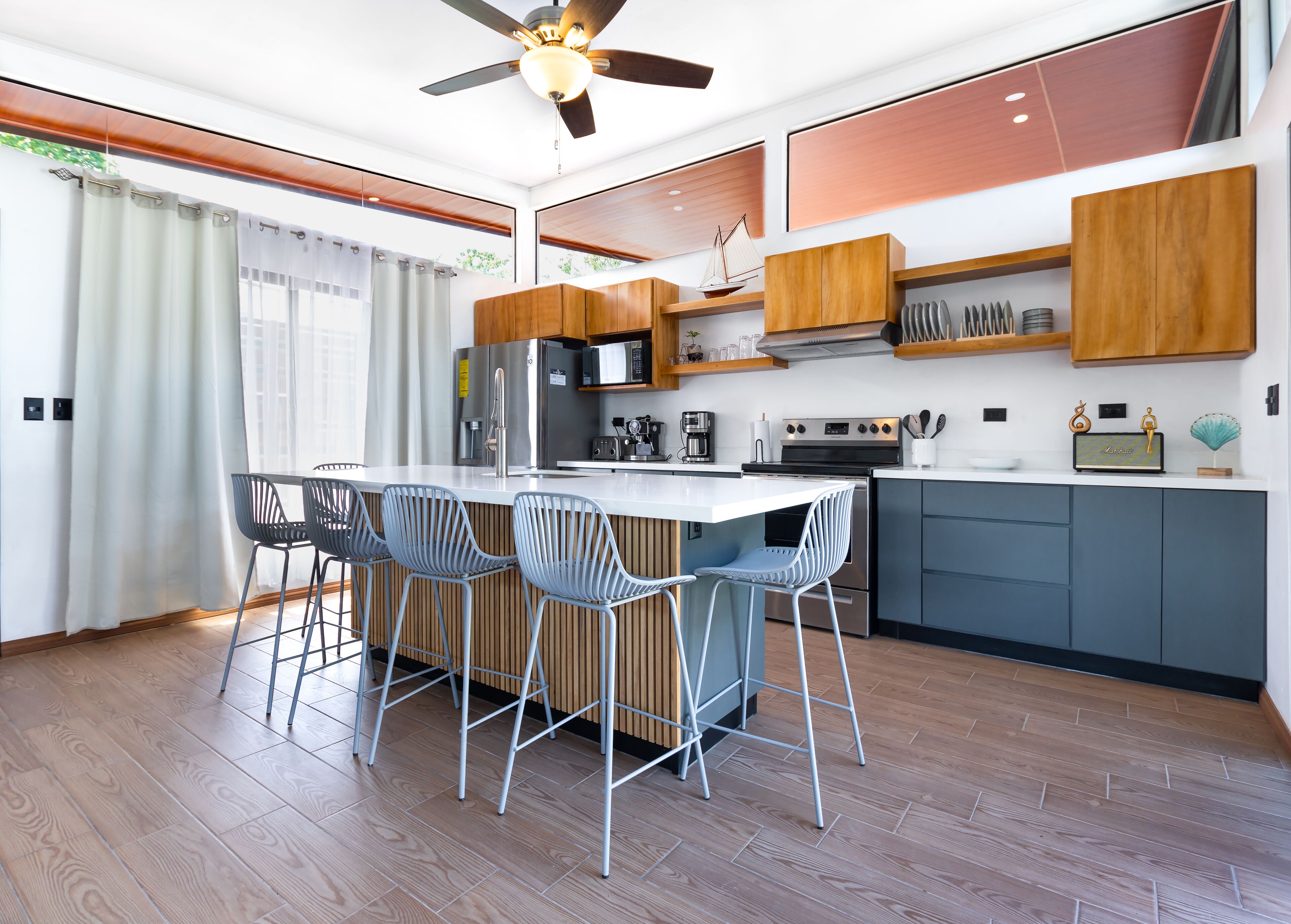 冰箱、微波炉、烤箱、炉灶