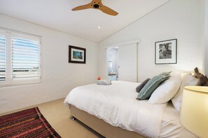 1 bedroom, desk, iron/ironing board, free WiFi - Luxe Oceanfront Penthouse! Deluxe couples Paradise at Yamba's best address. (Yamba)