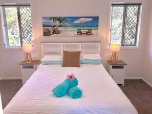 1 bedroom, iron/ironing board, free WiFi, bed sheets - LUXE  1 bed retreat! Spacious, central location, NEW everything (Yamba)