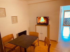 Dining - Vacation apartment "Felix Living 6" with Balcony and Wi-Fi (Salzweg)