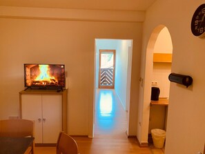 Interior - Vacation apartment "Felix Living 6" with Balcony and Wi-Fi (Salzweg)