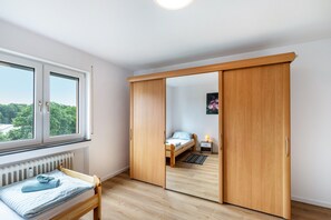 3 bedrooms, iron/ironing board, free WiFi, bed sheets