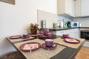 Fridge, microwave, oven, stovetop - Apartment 'Am Bach' with Wi-Fi (Rheinfelden-Nollingen)