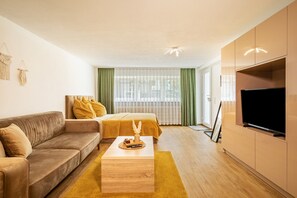 Una televisión, servicios de streaming