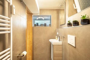 Doccia, asciugacapelli, asciugamani