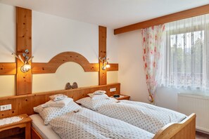 1 quarto, Wi-Fi de cortesia, roupa de cama