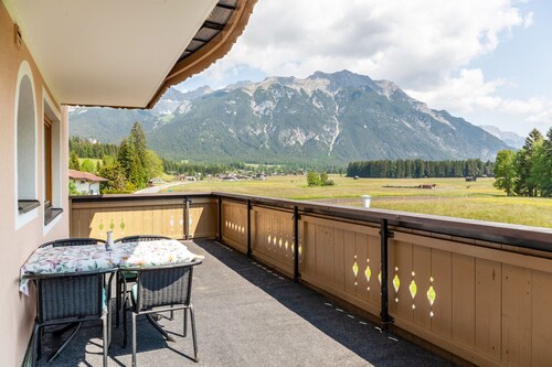Ferienwohnung "Enzian 1" mit Bergblick, privater Terrasse und WLAN