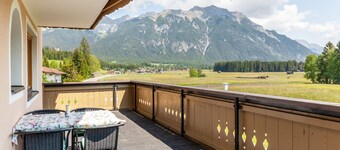 Apartment "Enzian 1" with Mountain View, Private Terrace & Wi-Fi