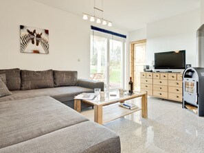 TV, fireplace, DVD player, stereo - Holiday Apartment "Haus Münster Wohnung 1" with Private Terrace and Wi-Fi (Wohlenberg)