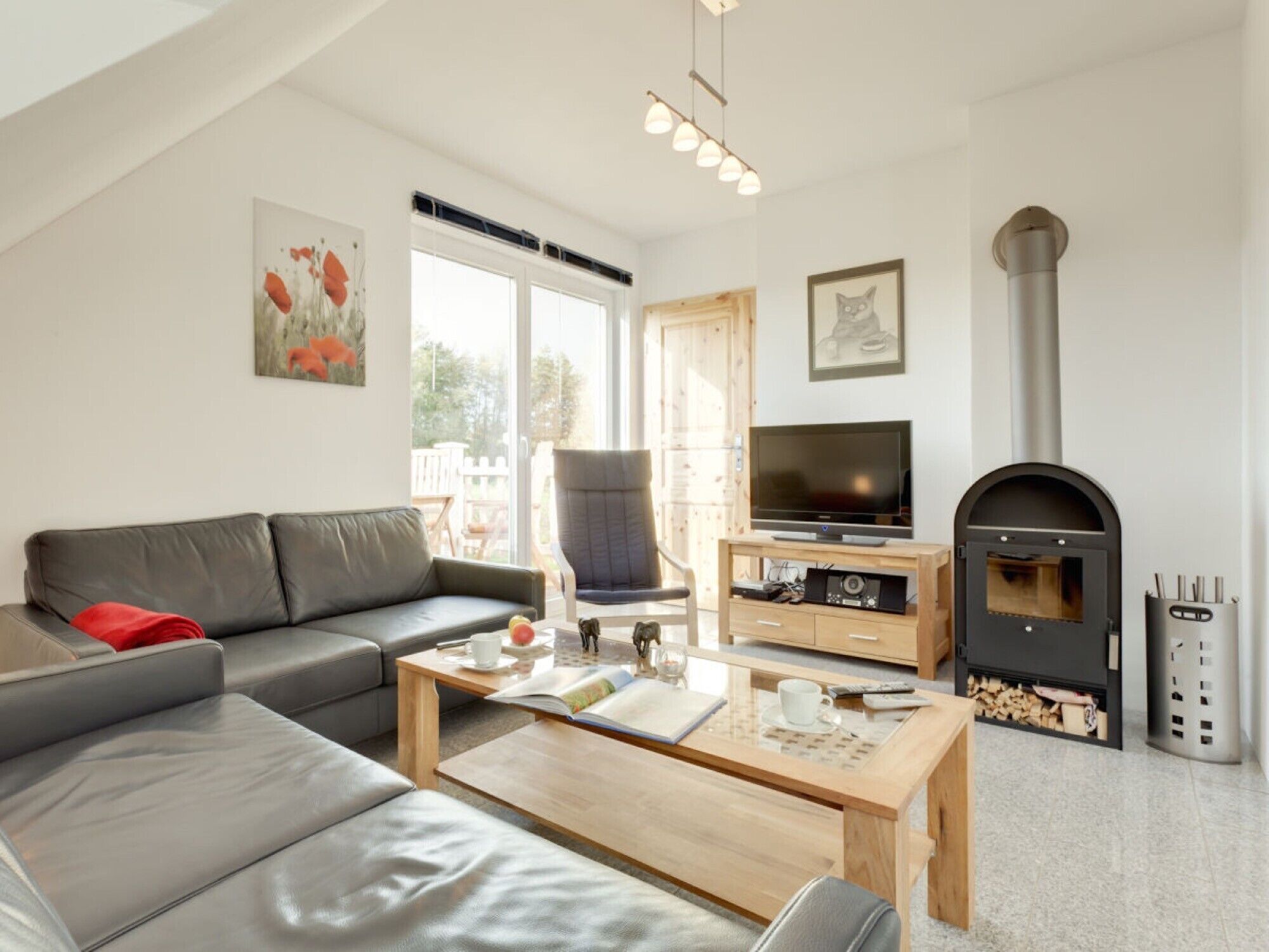 Fernseher, Kamin, DVD-Player, Stereoanlage