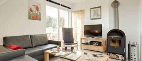 TV, fireplace, DVD player, stereo