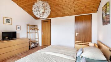 1 habitación, tabla de planchar con plancha, wifi gratis y ropa de cama