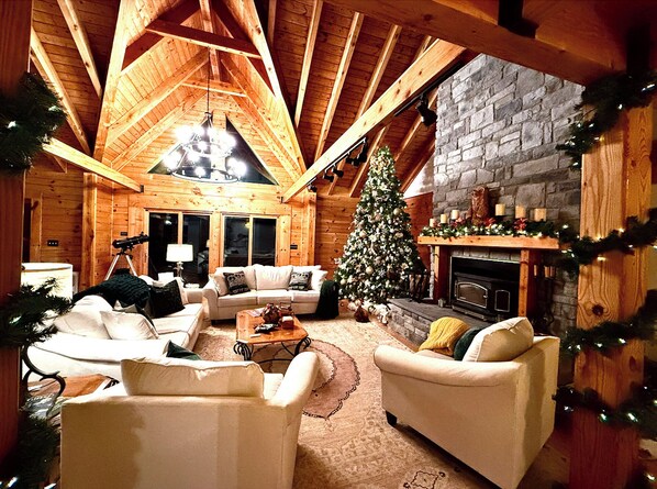 Smart TV, chimenea, reproductor de DVD y futbolito