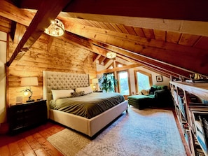 4 bedrooms, desk, iron/ironing board, free WiFi