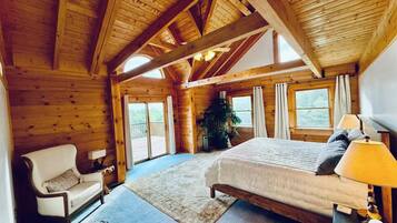 4 bedrooms, desk, iron/ironing board, free WiFi